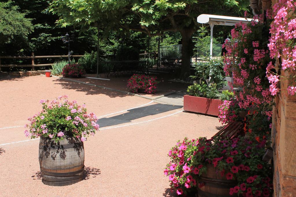 Hotel Restaurant Le Moulin De Saint Verand ภายนอก รูปภาพ