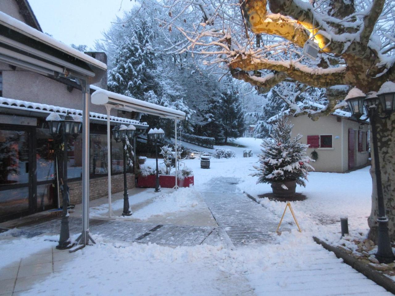 Hotel Restaurant Le Moulin De Saint Verand ภายนอก รูปภาพ